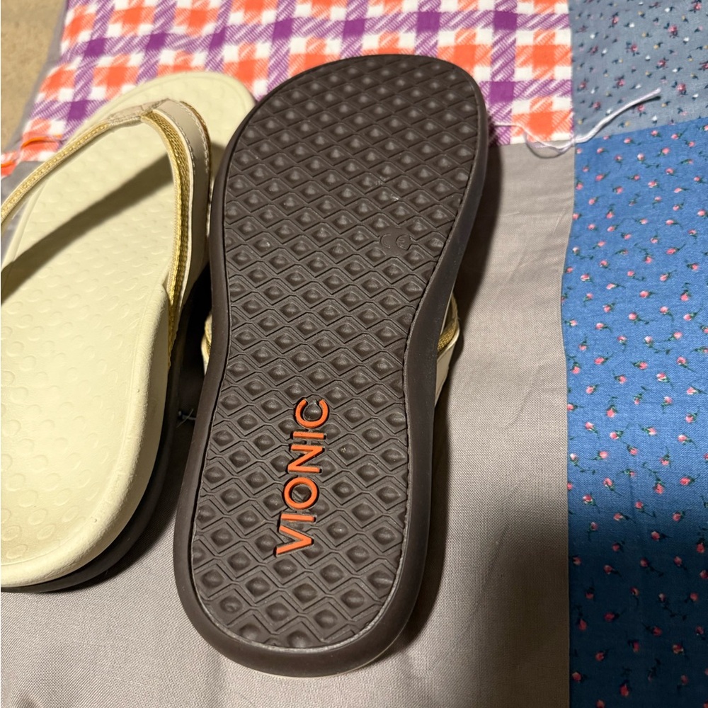 Vionic Cream and Gold Women's Sandals - Picture 3 of 4